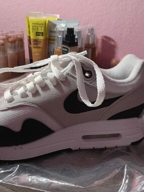 Nike White and Black Air Max Style Sneaker